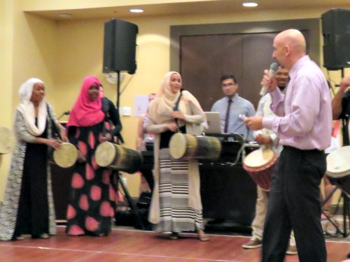 Refugee womens community drumsong and dance circle refugee Dinner 2016 3