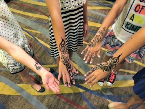 henna hands Refugee Dinner 2016