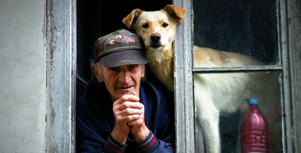 Man Won&#039;t Part with His Dog